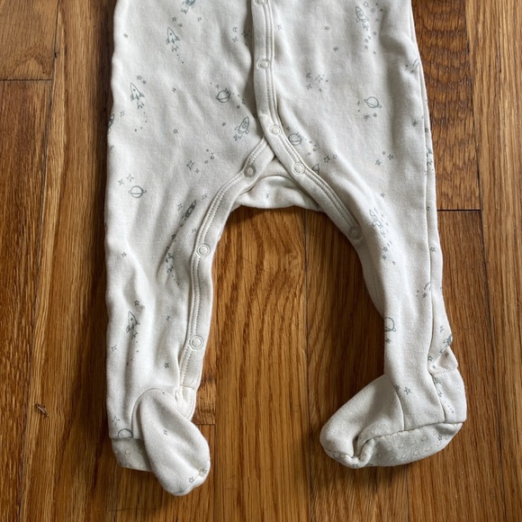 Quincy Mae Cream Footie One Piece Space Design - Picture 3 of 6